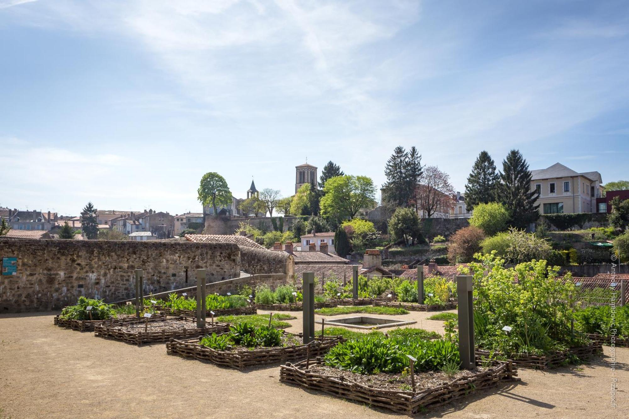 Petite Maison Medievale Parthenay Eksteriør bilde